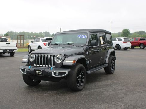Used 2023 Jeep Wrangler Unlimited Sahara w/ Cold Weather Group AWD/4WD image 4