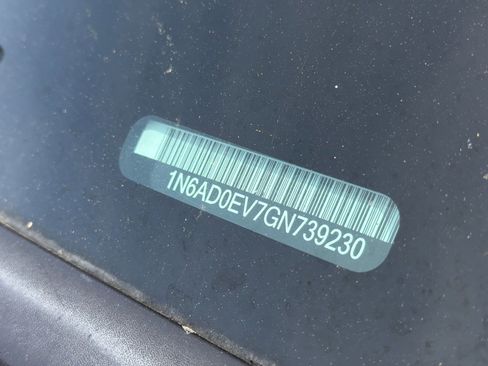 Used 2016 Nissan Frontier SV image 3