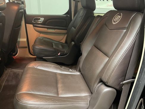 Used 2011 Cadillac Escalade ESV Platinum image 28