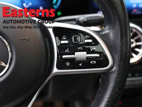 Used 2021 Mercedes-Benz GLB 250 4MATIC w/ Premium Package image 16