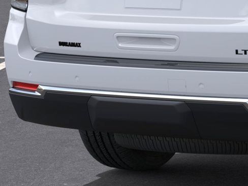 New 2026 Chevrolet Suburban LT w/ Comfort Package RWD image 38