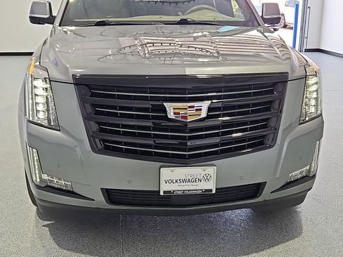 Used 2020 Cadillac Escalade Platinum w/ Escalade Sport Edition AWD/4WD image 10