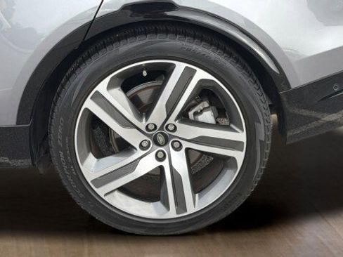 Used 2024 Land Rover Discovery Dynamic SE AWD/4WD image 18