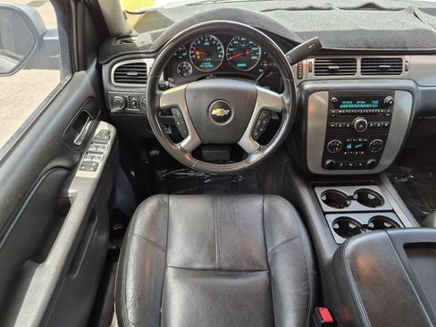 Used 2011 Chevrolet Avalanche LT w/ Suspension Package, Off-Road AWD/4WD image 20