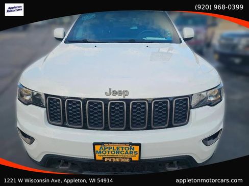 Used 2016 Jeep Grand Cherokee Laredo 75th Anniversary image 3