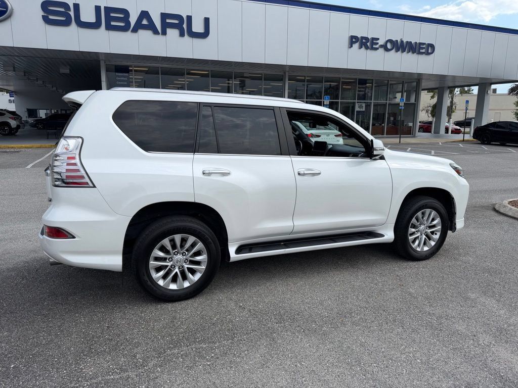 Used 2022 Lexus GX 460 Premium w/ Premium Package AWD/4WD image 3