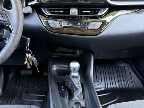 Used 2021 Toyota C-HR LE FWD image 17