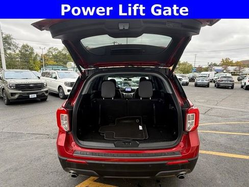 Used 2022 Ford Explorer XLT w/ Equipment Group 202A image 7