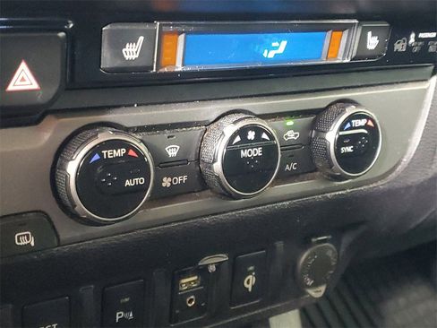 Used 2017 Toyota Tacoma TRD Sport image 20