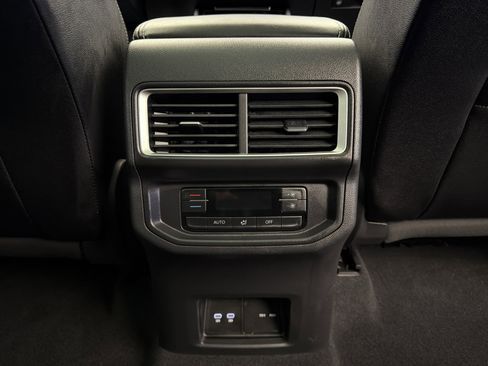 Used 2025 Volkswagen Atlas SE w/ Panoramic Sunroof Package image 28