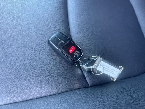 Used 2026 Toyota Corolla Cross XLE FWD image 16