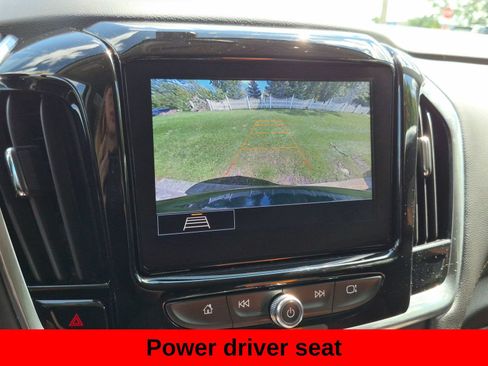 Used 2020 Chevrolet Traverse LT FWD image 16