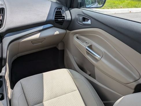 Used 2018 Ford Escape SE w/ SE Sync 3 Package FWD image 17