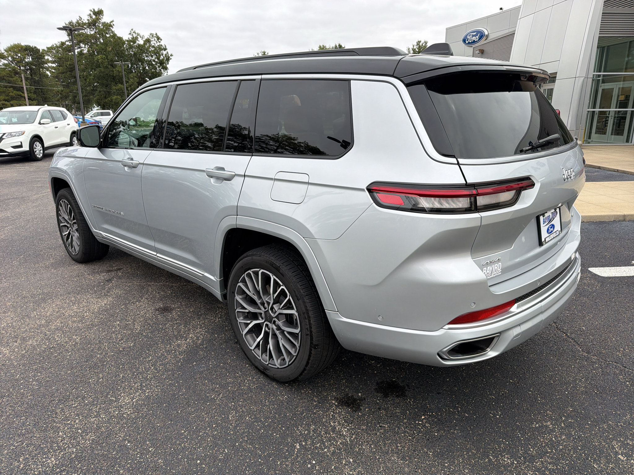 Used 2025 Jeep Grand Cherokee L Summit AWD/4WD image 8