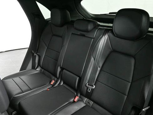 Certified 2025 Porsche Cayenne image 22