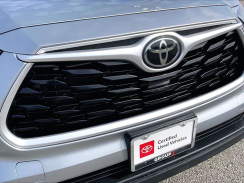 Used 2022 Toyota Highlander L image 28