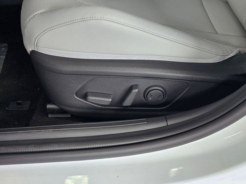 New 2026 Hyundai Elantra Limited FWD image 18