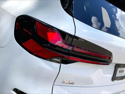 Used 2024 BMW X5 M60i AWD/4WD image 27