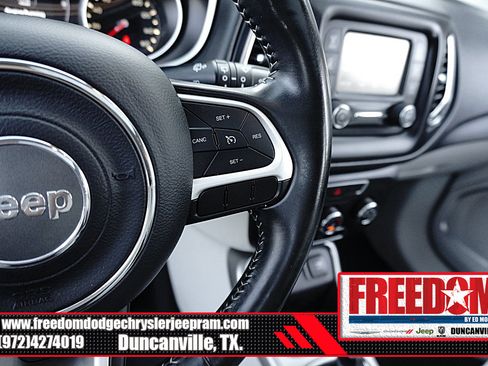 Used 2018 Jeep Compass Latitude FWD image 27