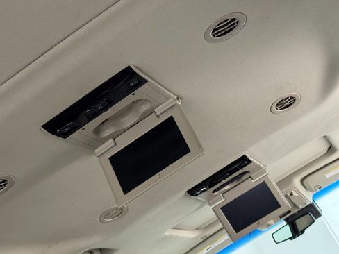 Used 2016 Cadillac Escalade ESV Premium image 98