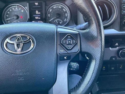 Used 2016 Toyota Tacoma TRD Sport image 21