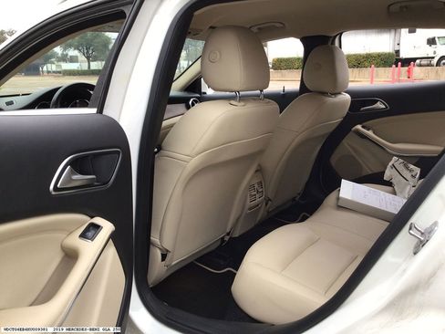 Used 2019 Mercedes-Benz GLA 250 SUV image 13