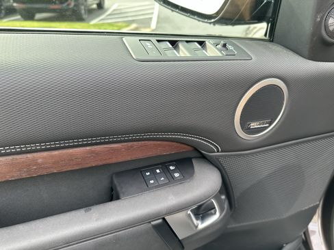 Used 2023 Land Rover Discovery Metropolitan Edition AWD/4WD image 16