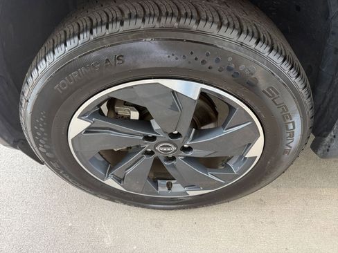 Used 2025 Nissan Rogue SV FWD image 32