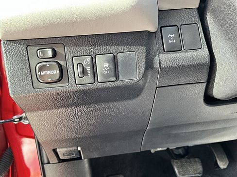 Used 2015 Toyota RAV4 XLE AWD/4WD image 15