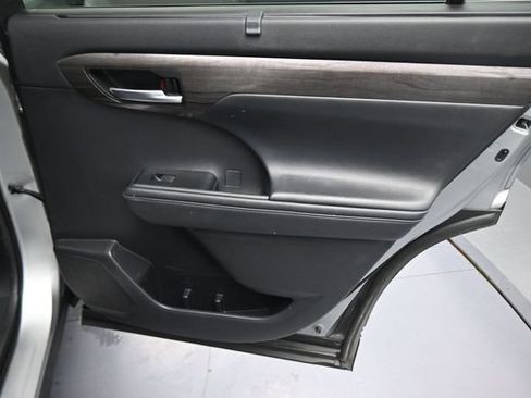 Used 2021 Toyota Highlander Platinum AWD/4WD image 15