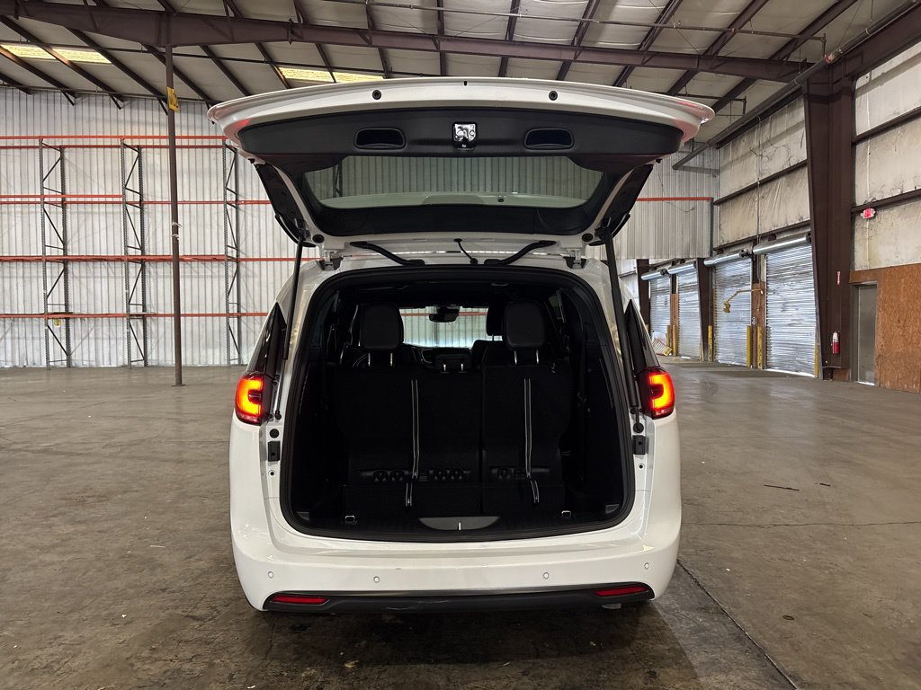 New 2026 Chrysler Pacifica Select w/ S Appearance Package FWD image 12