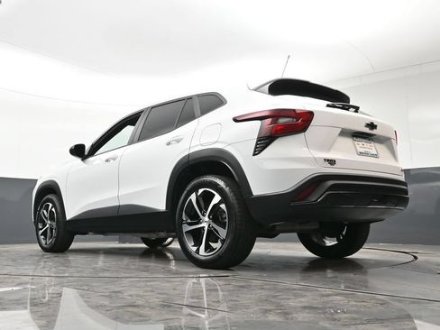 Used 2024 Chevrolet Trax RS FWD image 26