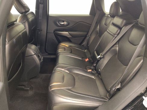 Used 2019 Jeep Cherokee Latitude Plus w/ Comfort/Convenience Group image 18