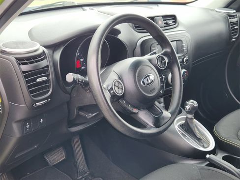 Used 2016 Kia Soul + image 2