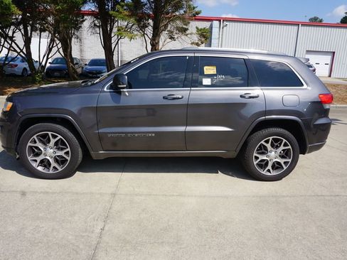 Used 2018 Jeep Grand Cherokee Limited image 20