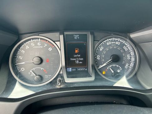 Used 2019 Toyota Tacoma TRD Off-Road AWD/4WD image 18