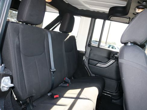 Used 2018 Jeep Wrangler Unlimited Sport S AWD/4WD image 23
