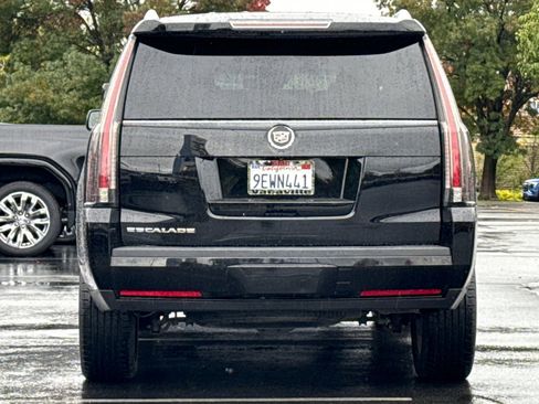 Used 2015 Cadillac Escalade Premium image 6