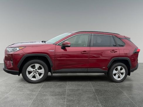 Used 2019 Toyota RAV4 XLE w/ Convenience Package image 2