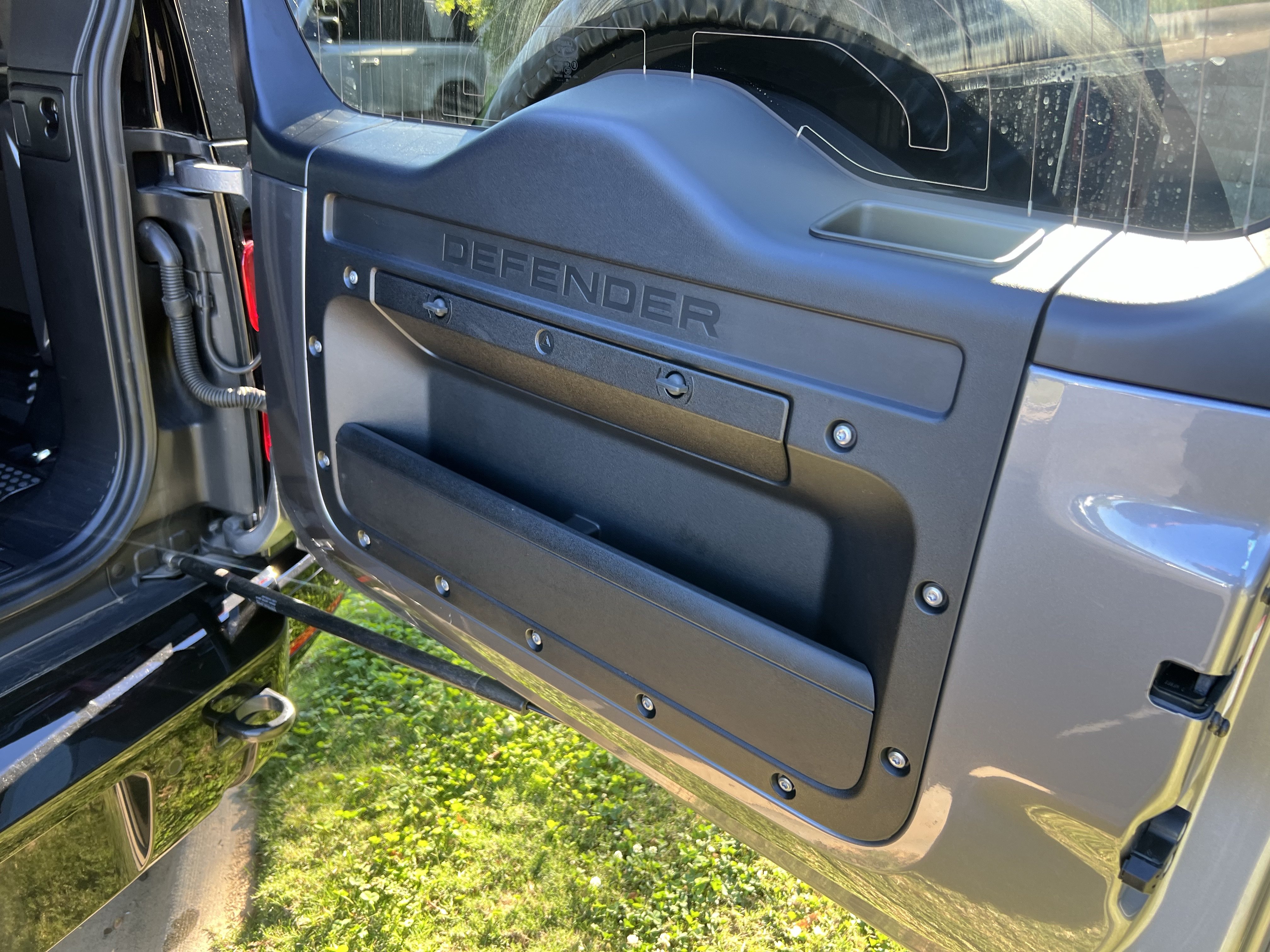 Certified 2024 Land Rover Defender 110 X-Dynamic SE AWD/4WD image 38