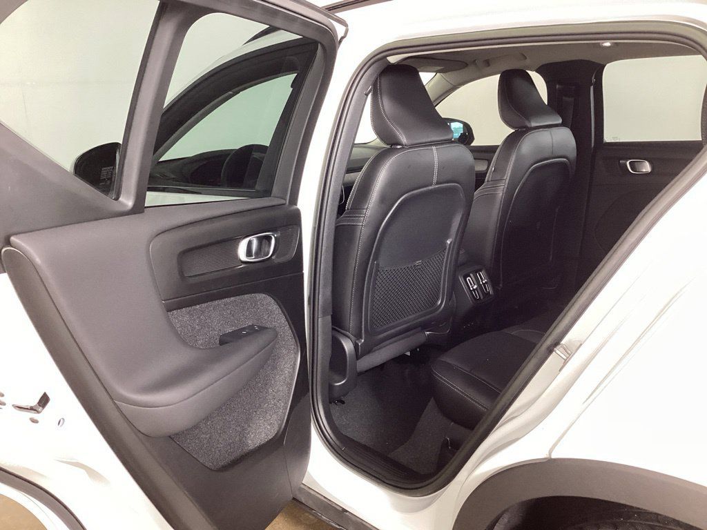 Used 2024 Volvo XC40 B5 Plus w/ Protection Package Premier AWD/4WD image 26