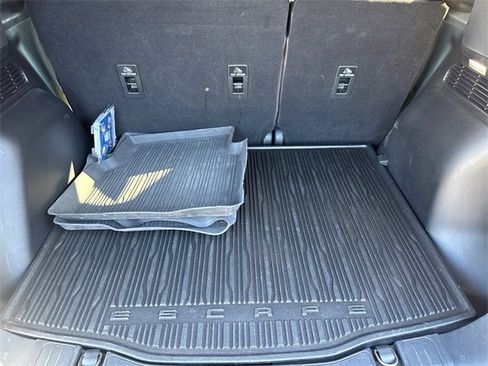 Used 2020 Ford Escape Titanium w/ Titanium Premium Package 2.0 image 10