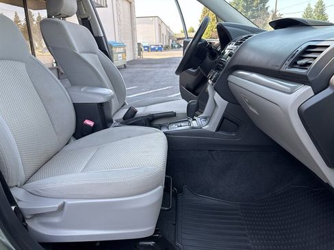 Used 2015 Subaru Forester 2.5i Premium AWD/4WD image 32