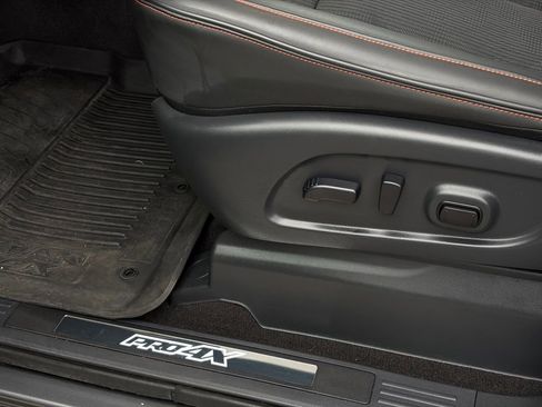 Used 2024 Nissan Titan PRO-4X image 17