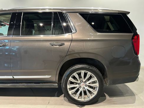 Used 2021 GMC Yukon Denali w/ Denali Premium Package AWD/4WD image 4