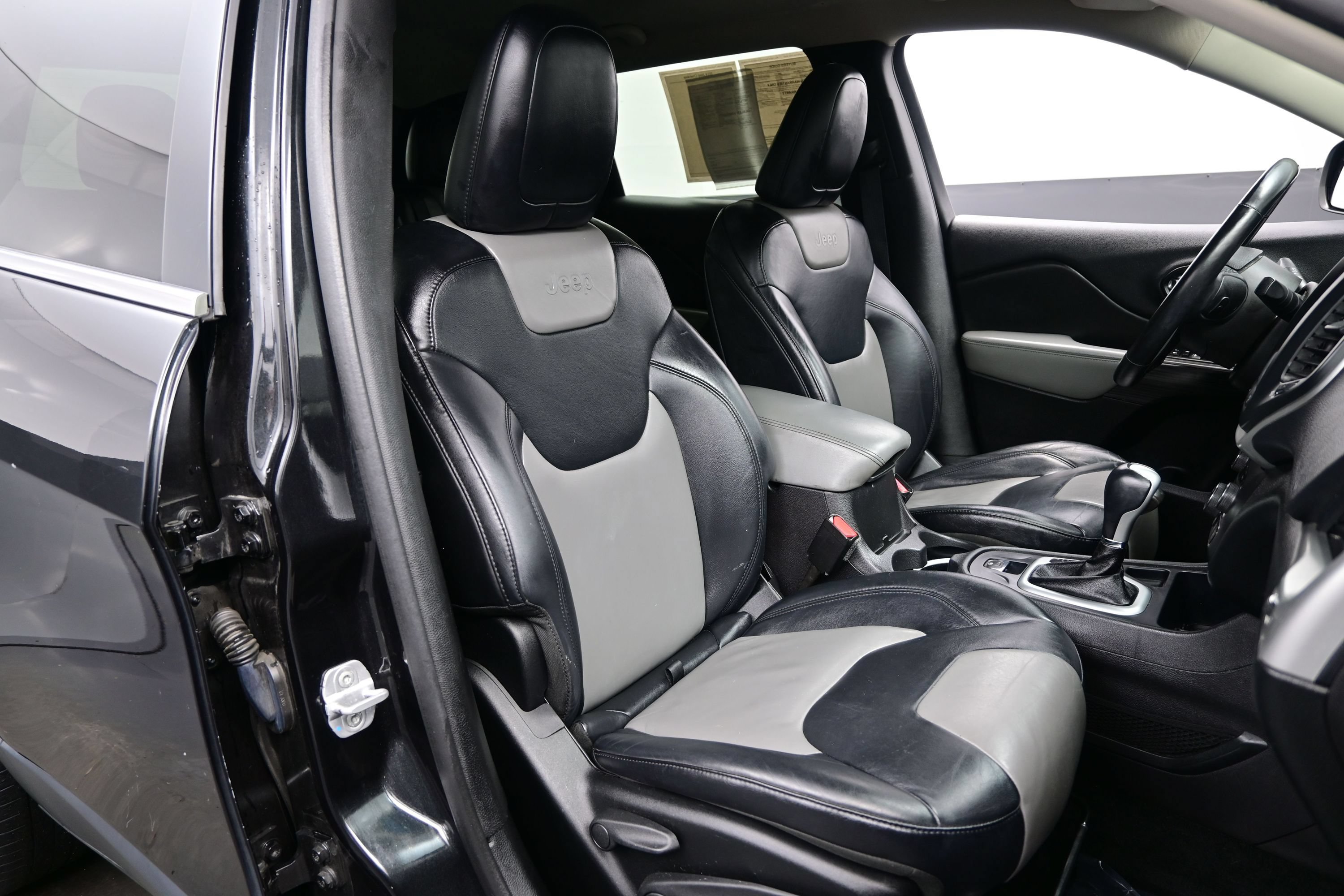 Used 2014 Jeep Cherokee Limited w/ Technology Group FWD image 14