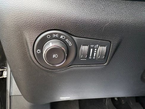Used 2024 Jeep Compass Latitude w/ Convenience Group AWD/4WD image 23