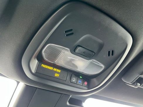 Used 2025 Buick Envista Sport Touring image 39