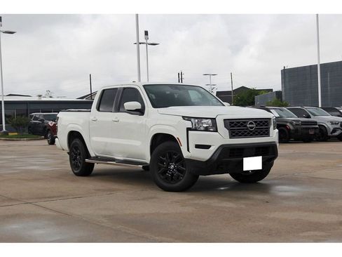 Used 2022 Nissan Frontier SV image 1