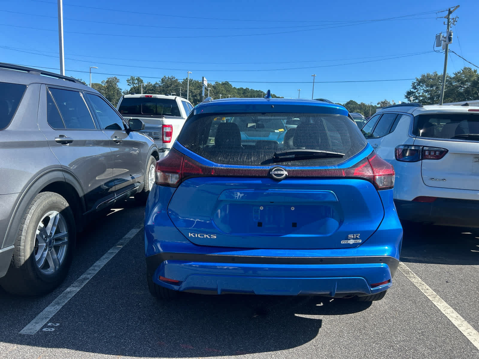 Used 2023 Nissan Kicks SR w/ SR Premium Package FWD image 3